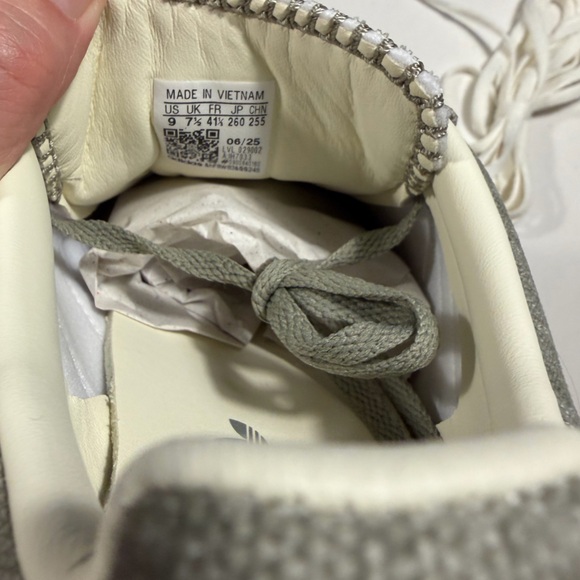 NEW Adidas originals Gazelle indoor canvas casual shoes silver pebble/offwhite 9 - Picture 13 of 15